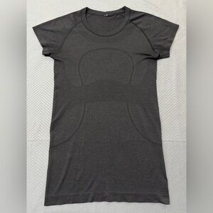 lululemon athletica Women’s Swiftly Tech Short Sleeve Shirt Size 6